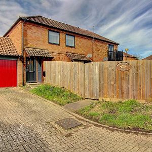 Milton Keynes - Neath Hill Apartman Exterior photo