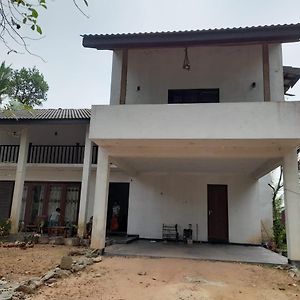 Sandu Guest House Minuwangoda Exterior photo