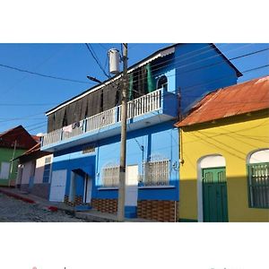 Hostal Dona Gladys Flores Exterior photo