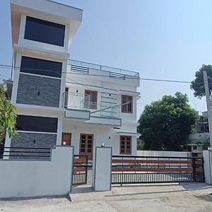 Valiyaparambil House Villa Kochi Exterior photo