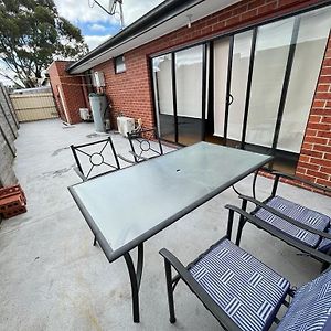 Spacious & Sunny 2Br With Garage,11 Min To Airport Melbourne Exterior photo