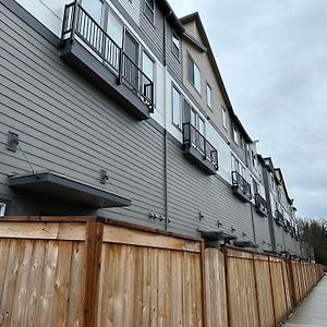 Brand New Modern Apartment Vancouver Exterior photo