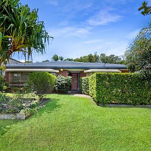 Absolute Beach Front Home -Dogs, Surf, Relax, Bush Kawana Waters Exterior photo