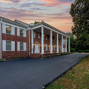 Grand Mansion-Blooming Garden Suite! Fort Smith Exterior photo