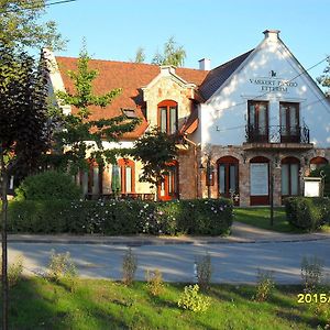 Várkert Panzió Hotel Miskolc Exterior photo