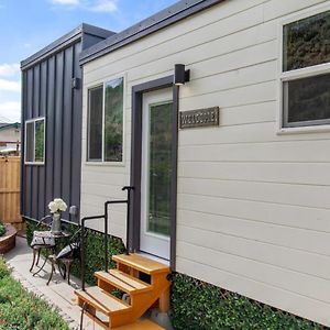 Tiny Farmhouse On Wheels Apartman Santa Clarita Exterior photo