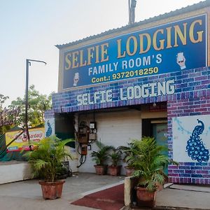 Oyo 37530 Selfie Dhaba Hotel Sasupāda Exterior photo