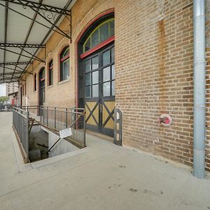 Pet-Friendly Texarkana Studio In The Historic 1894 Apartman Exterior photo