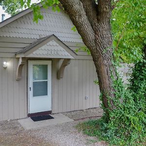 S Cozy Studio For A Peaceful Lawrence Getaway! Apartman Exterior photo