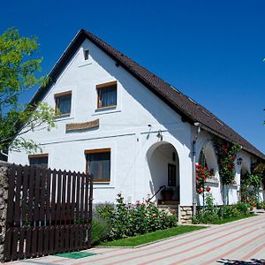 Bánóporta Hotel Köveskál Exterior photo