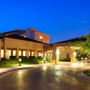 Courtyard Columbus Worthington Hotel Exterior photo