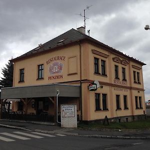 Restaurace A Penzion Klatovsky Dvur Klatovy Exterior photo