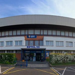 Hotel Zimni Stadion Slaný Exterior photo