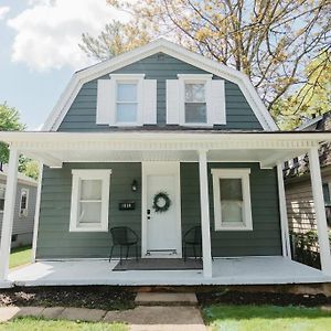 Beautiful Cape Cod House In Central Location Dayton Exterior photo