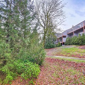 Lake Oswego Condo With Balcony, 3 Mi To The Water! Exterior photo