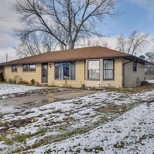 Cozy Wisconsin Escape With Deck, Grill And Fire Pit! Villa Pleasant Prairie Exterior photo