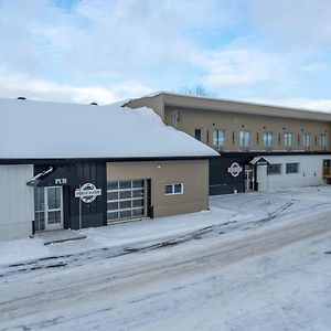 Hotel St-Alexis Saint-Raymond Exterior photo