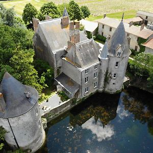 Chateau De La Preuille Bed & Breakfast Panzió Montaigu-Vendee Exterior photo