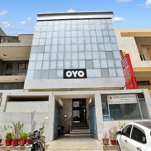 Collection O Hjp Hotel Narela Exterior photo