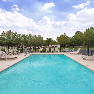 Baymont By Wyndham Florence/Muscle Shoals Motel Exterior photo