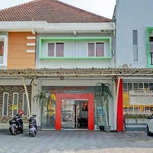 Capital O 1362 Ciliwung Guest House Syariah Malang Exterior photo