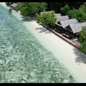 Mambetron Homestay Raja Ampat Pulau Mansuar Exterior photo