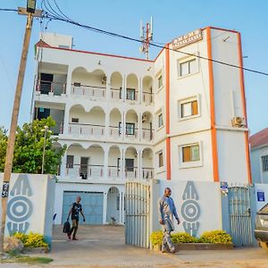 Mgm Apartments Gambia Kololi Exterior photo