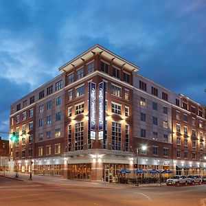 Hampton Inn Portland Downtown Waterfront Exterior photo