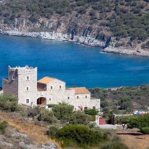 Focalion Castle Luxury Suites Pírgos Dhiroú Exterior photo