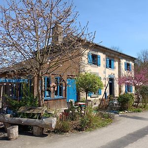 Ille Flottante, Maison Eclusiere Et Hebergements Insolites Sur Le Canal Panzió Hédé Exterior photo