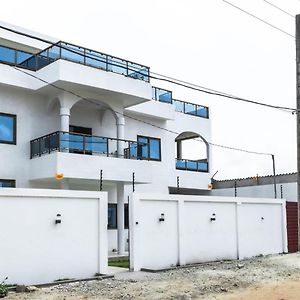 Residences Maelle Fidjrosse Cotonou Exterior photo