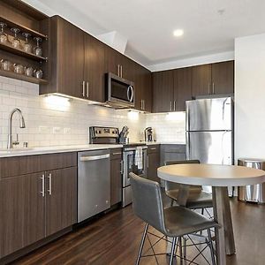 Landing Modern Apartment With Amazing Amenities Weatogue Exterior photo