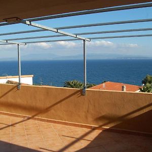 Elegante Appartamento Dotato Di Veranda Con Vista Mare Maladroxia C64 Exterior photo