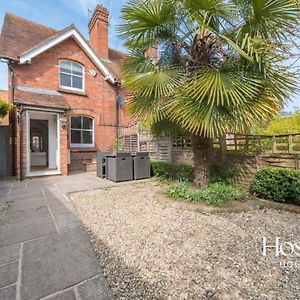 Stunning Character House In The Centre Of Henley Villa Exterior photo