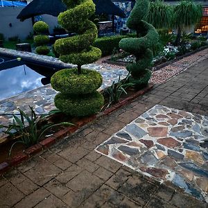 Mukani Guesthouse Lobatse Exterior photo