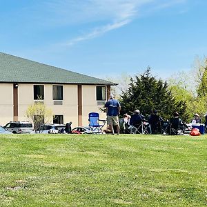 Americas Best Value Inn Pinckneyville Exterior photo