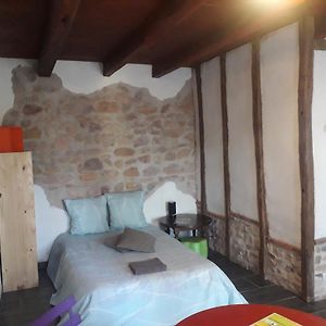 Chambre Double Apartman Vallon-en-Sully Exterior photo