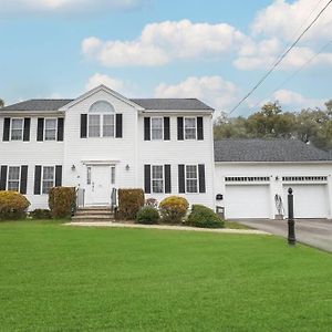 Spacious 4Br Suburban Home! Randolph Exterior photo