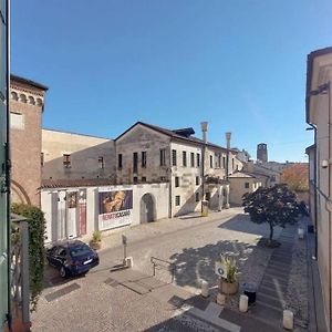 Centro Historico - Spectacular Designer Apartment With Piazza Views! Treviso Exterior photo