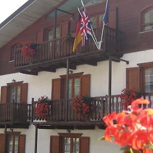 Hotel Villa Plinia Pragelato Exterior photo