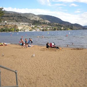 Holiday House Motel Penticton Exterior photo