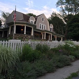 Hilltop House Bed & Breakfast Panzió Amenia Exterior photo