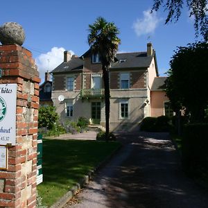 Studio Du Chalet De Caharet Hotel Pipriac Exterior photo