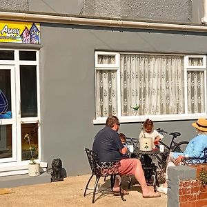 Home And Away Guesthouse Bridlington Exterior photo