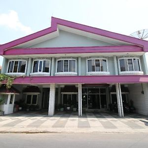 Familie Ayu Hotel Garut Exterior photo