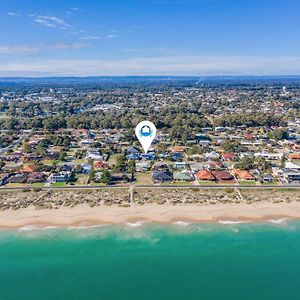 Giggles Beach House In Silver Sands Mandurah Exterior photo