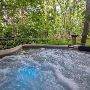 Serene Retreat With Hot Tub Lovettsville Exterior photo