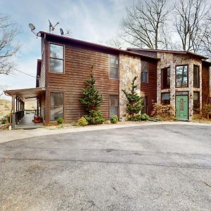 Lakefront Chateau Pulaski Exterior photo