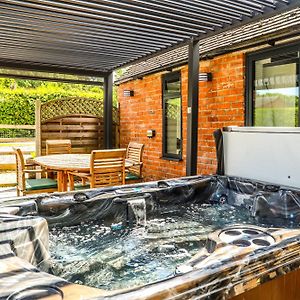 Cottage With Hot Tub - Near Cheltenham And Tewkesbury Exterior photo