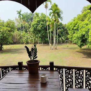 Golf-Centric Thai House And Garden Csiangmaj Exterior photo